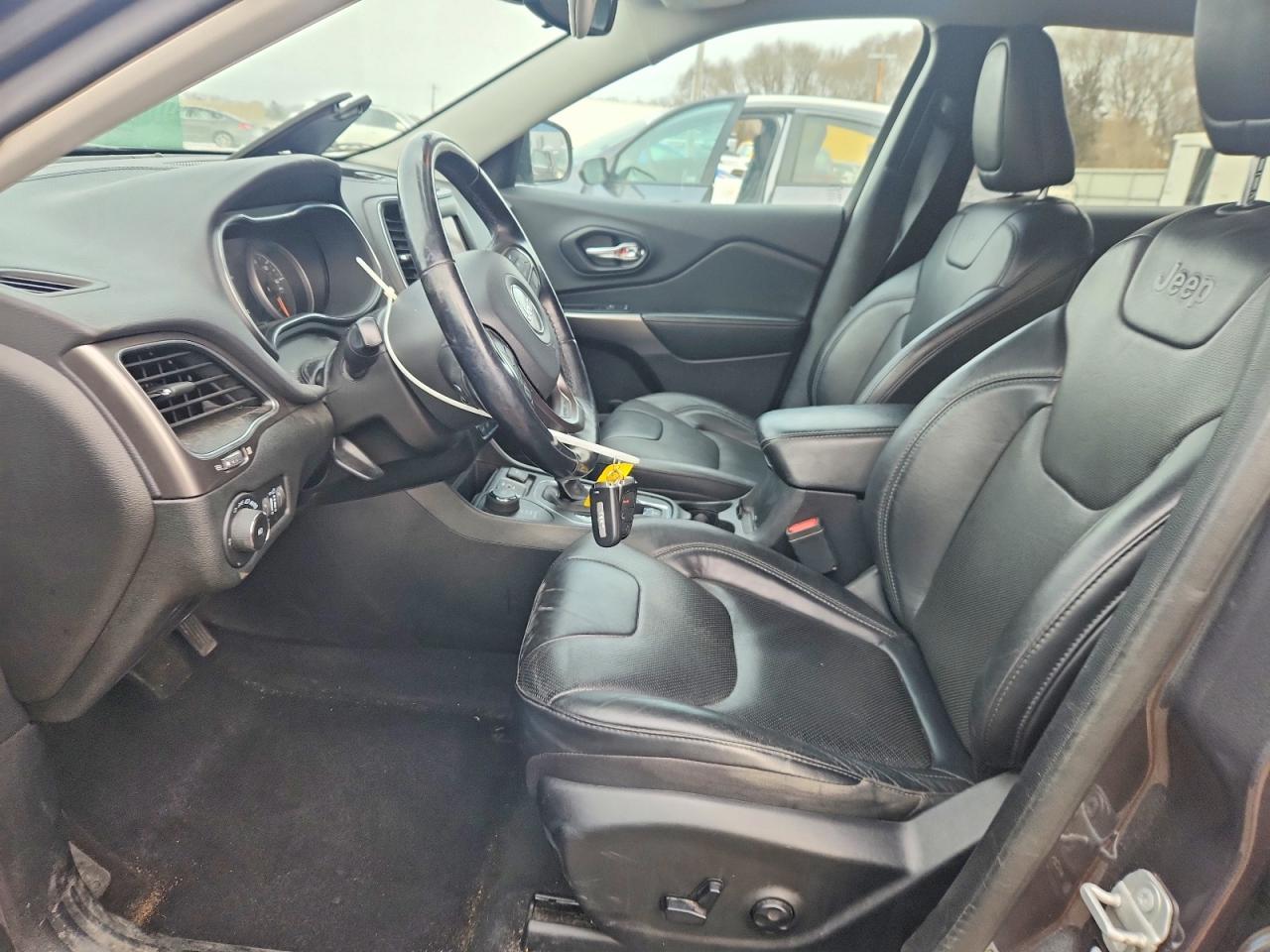 2021 JEEP CHEROKEE LATITUDE LUX photo 7