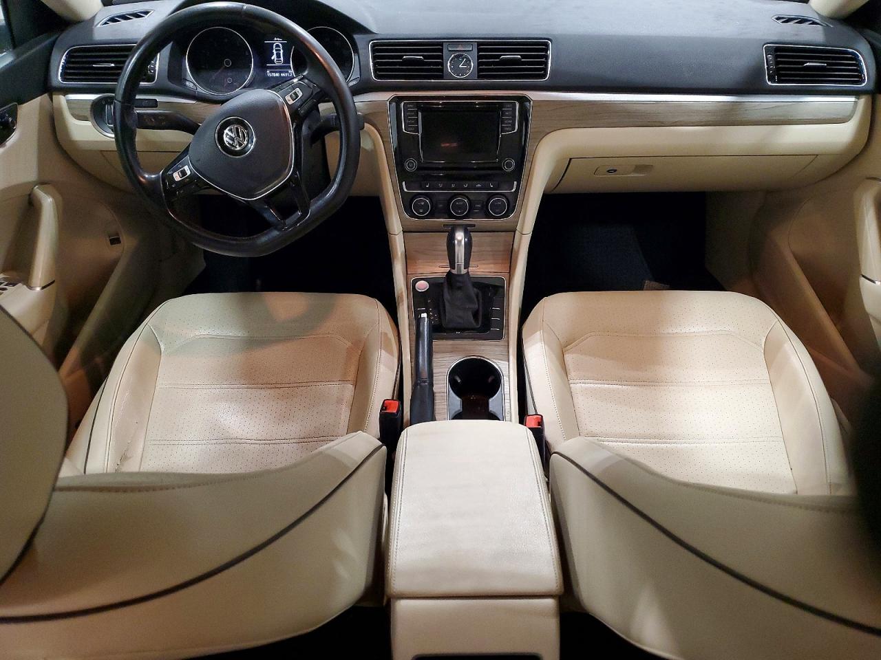 2017 VOLKSWAGEN PASSAT SE photo 8