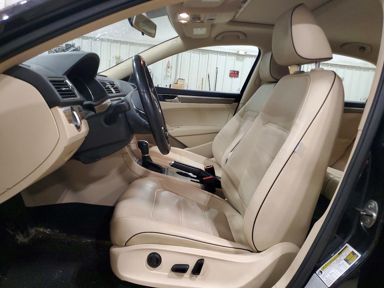 2017 VOLKSWAGEN PASSAT SE photo 7