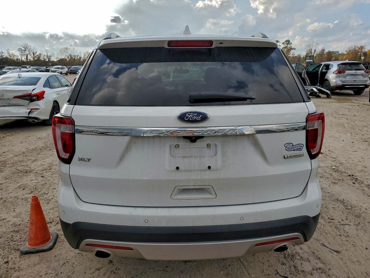 2016 FORD EXPLORER XLT photo 6