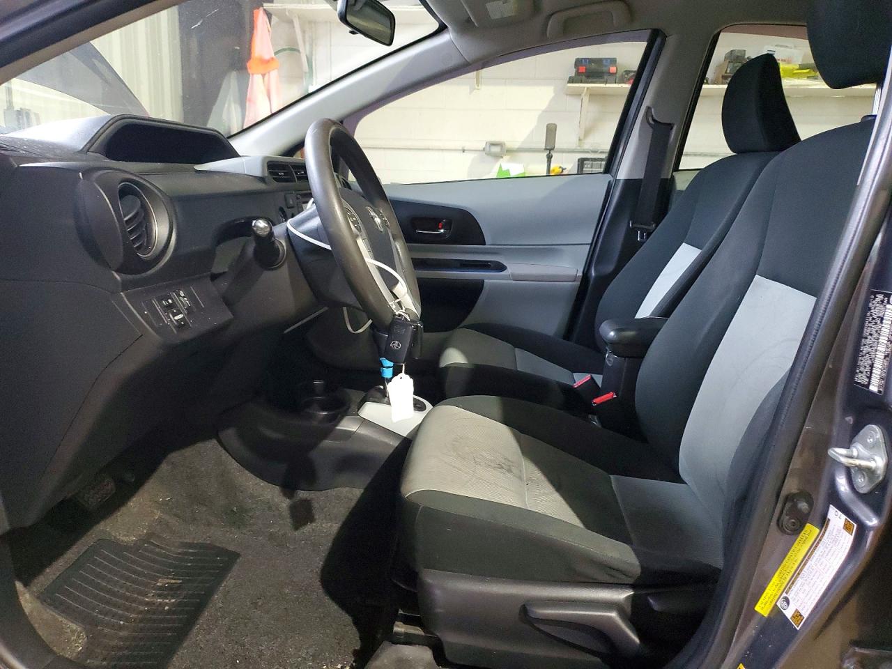 2012 TOYOTA PRIUS C photo 7
