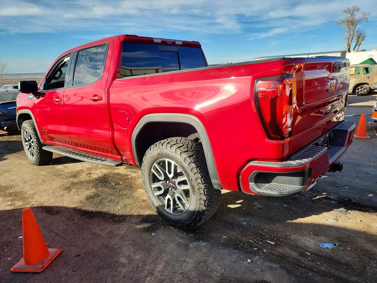 2025 GMC SIERRA K1500 AT4 photo 2