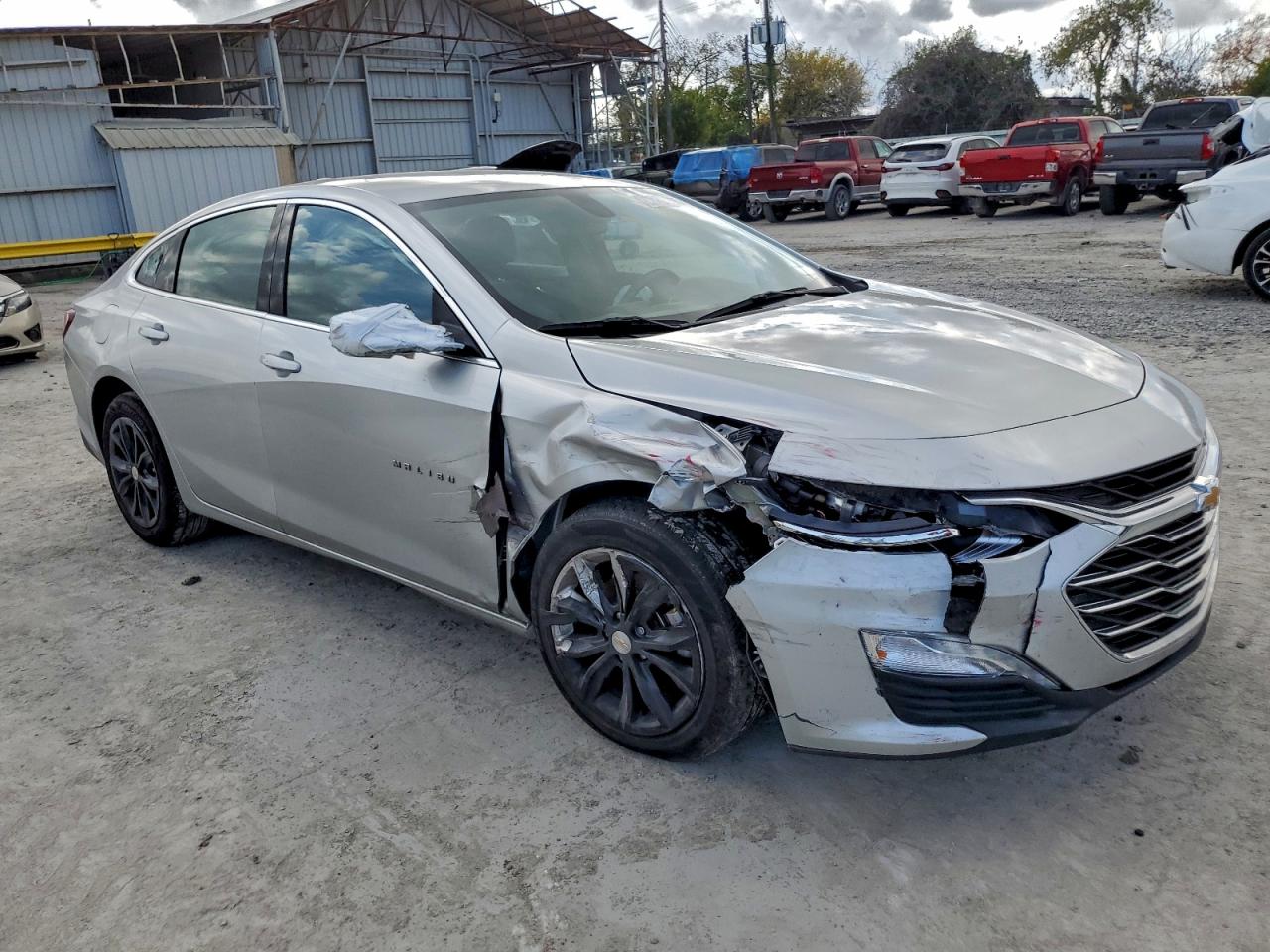 2022 CHEVROLET MALIBU LT photo 4