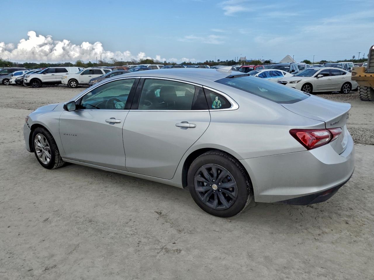 2022 CHEVROLET MALIBU LT photo 2