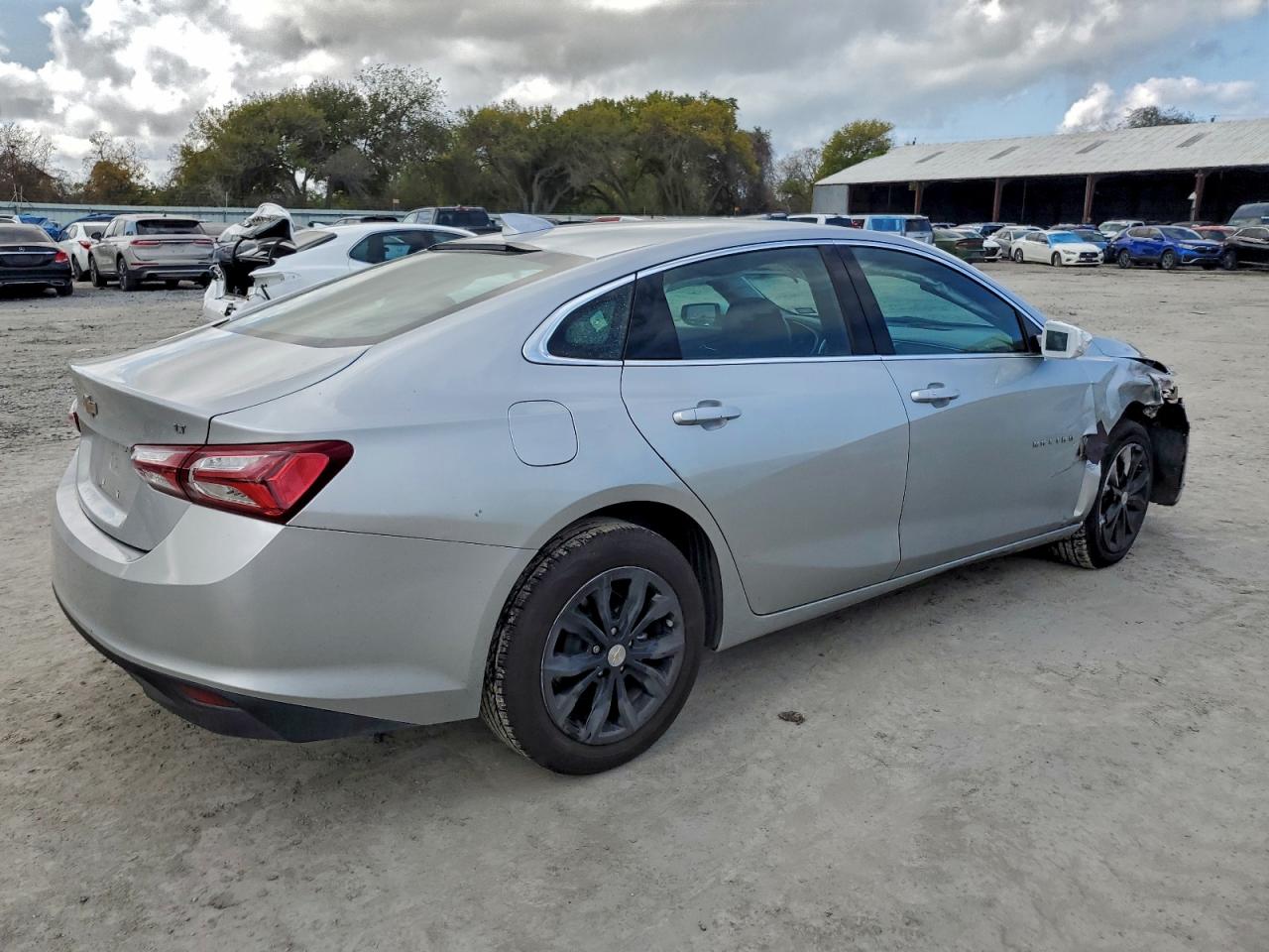 2022 CHEVROLET MALIBU LT photo 3