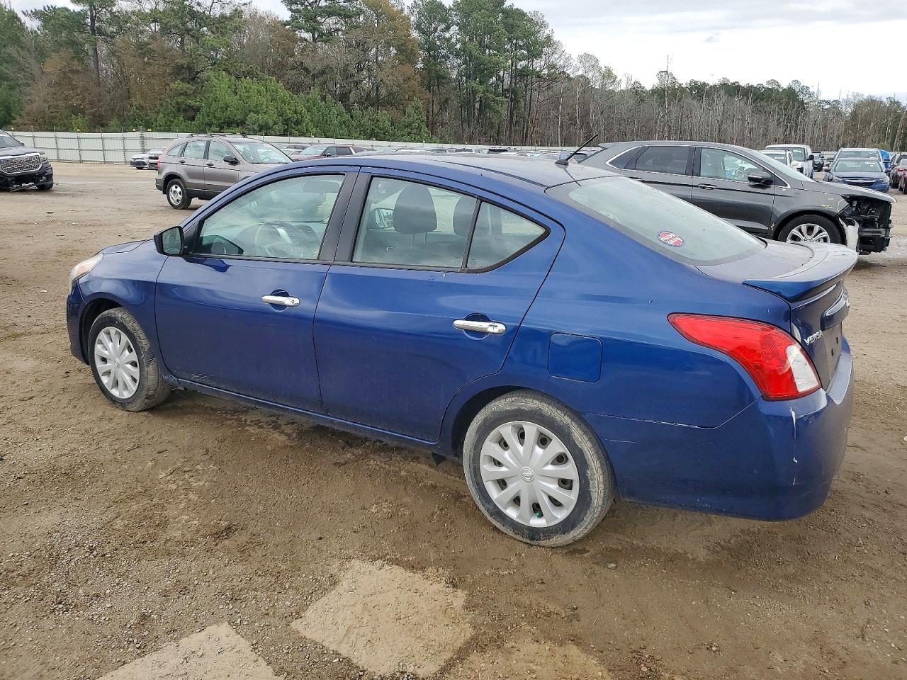 2018 NISSAN VERSA S photo 2