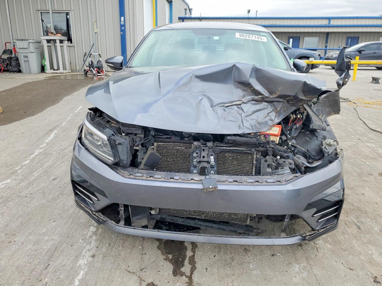 2017 VOLKSWAGEN PASSAT R-LINE photo 5