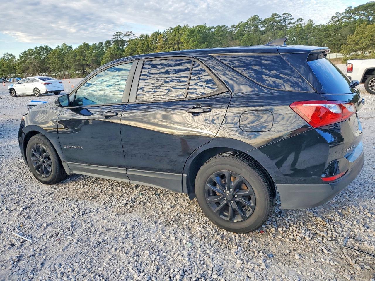 2020 CHEVROLET EQUINOX LS photo 2