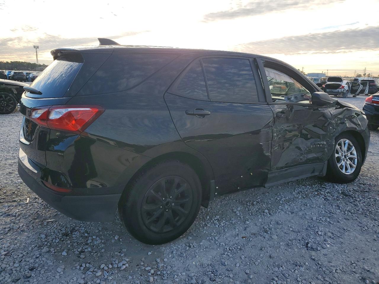 2020 CHEVROLET EQUINOX LS photo 3