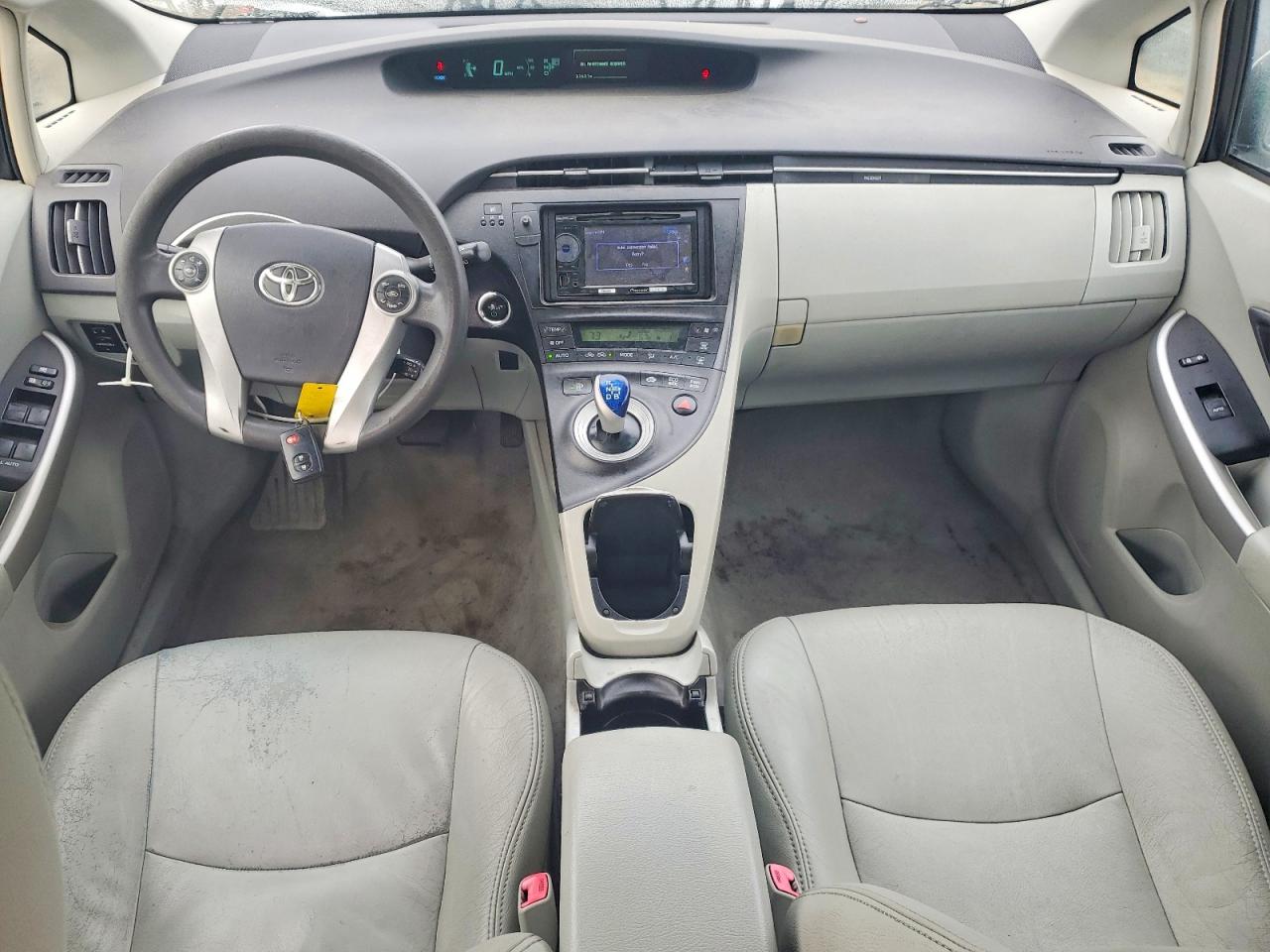 2010 TOYOTA PRIUS photo 8