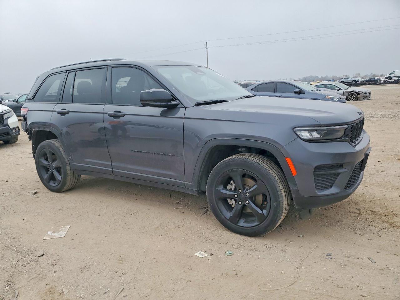 2024 JEEP GRAND CHEROKEE LAREDO photo 4