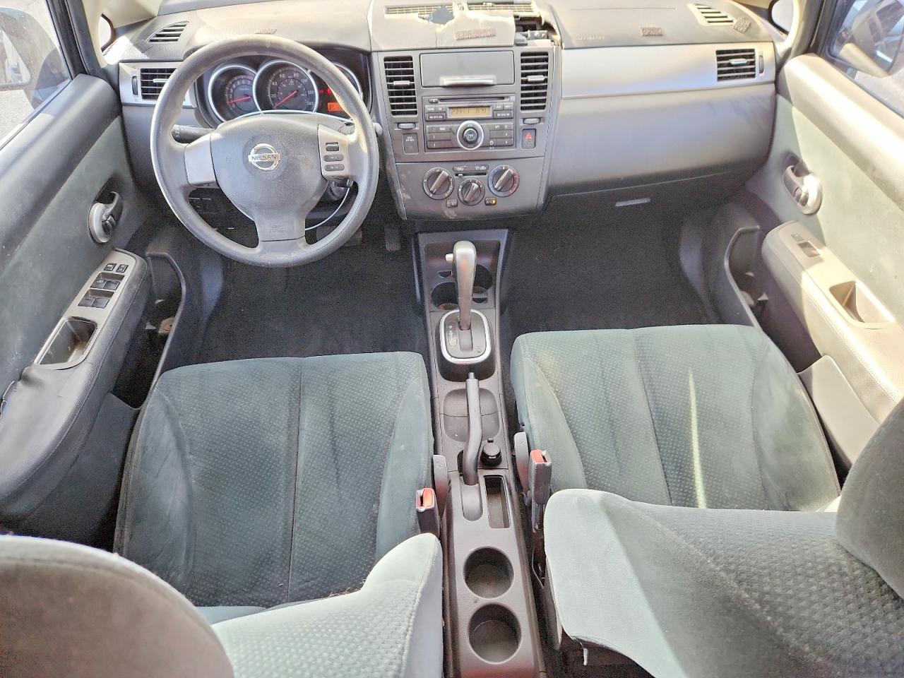 2011 NISSAN VERSA S photo 8
