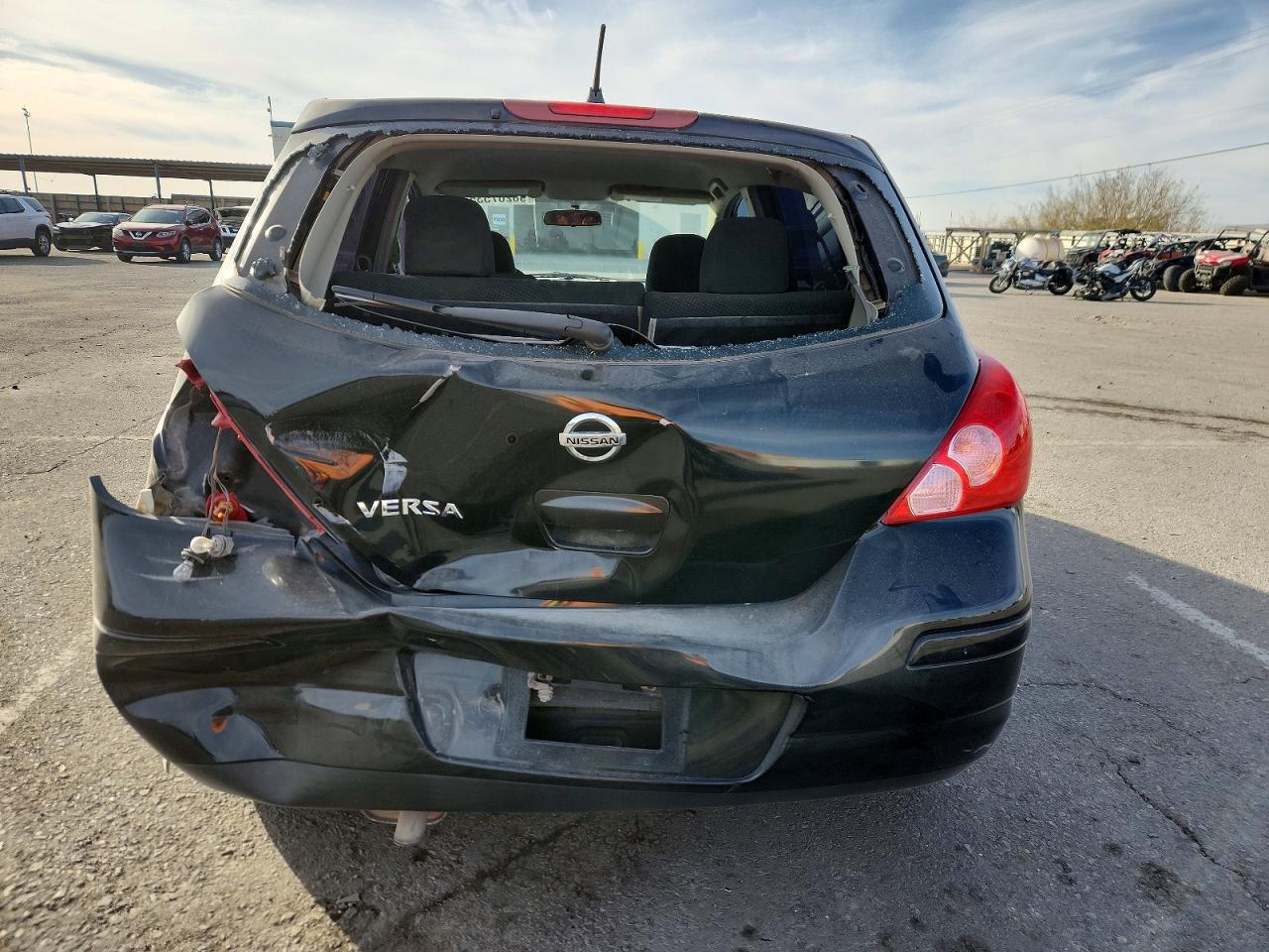 2011 NISSAN VERSA S photo 6