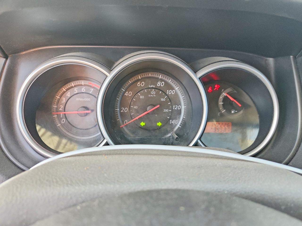 2011 NISSAN VERSA S photo 9