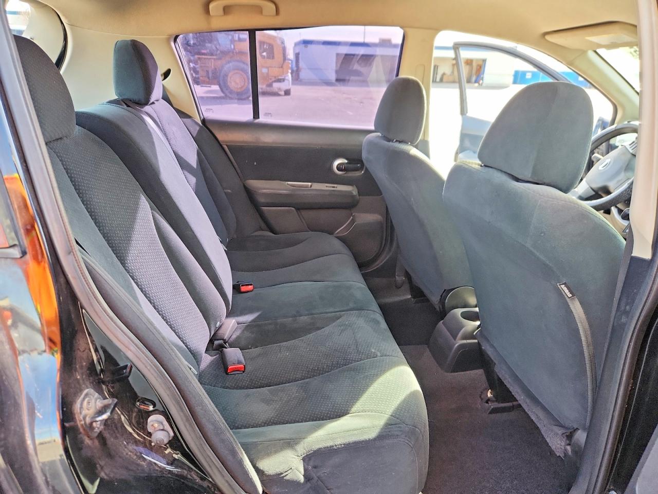 2011 NISSAN VERSA S photo 10