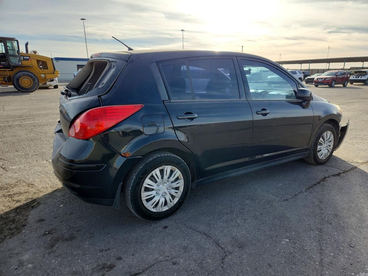 2011 NISSAN VERSA S photo 3