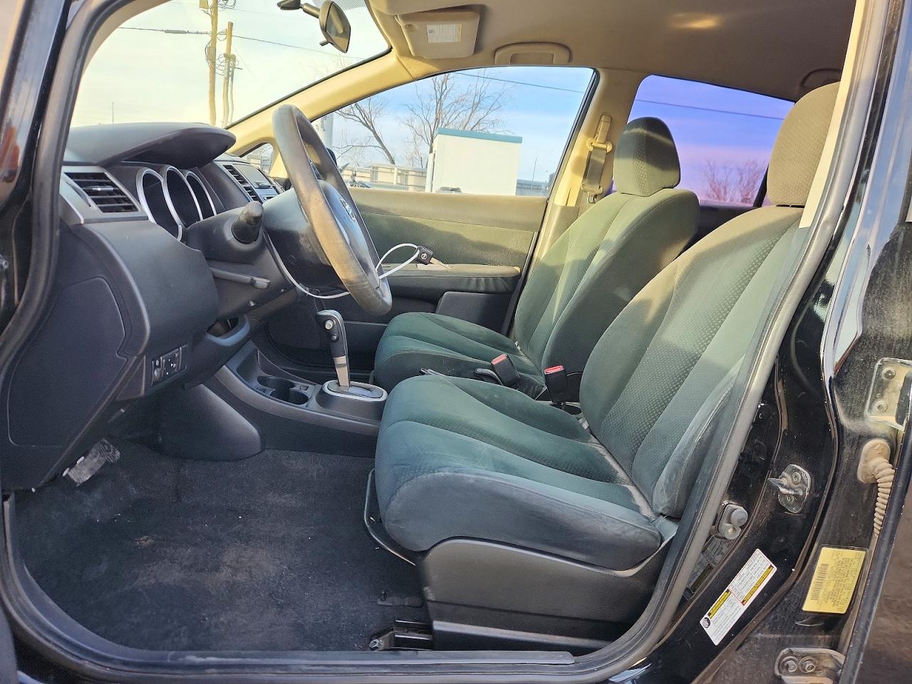 2011 NISSAN VERSA S photo 7