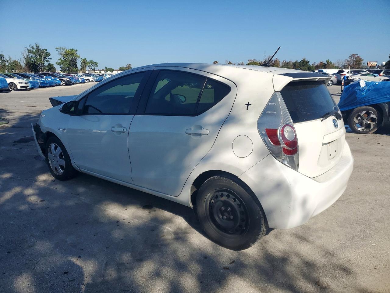 2013 TOYOTA PRIUS C photo 2