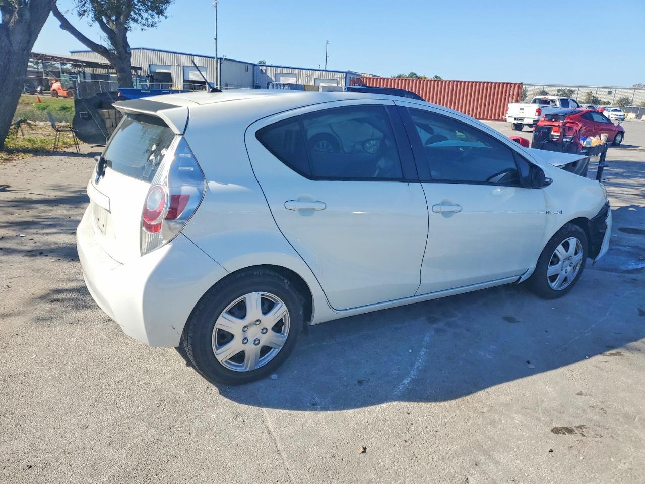 2013 TOYOTA PRIUS C photo 3