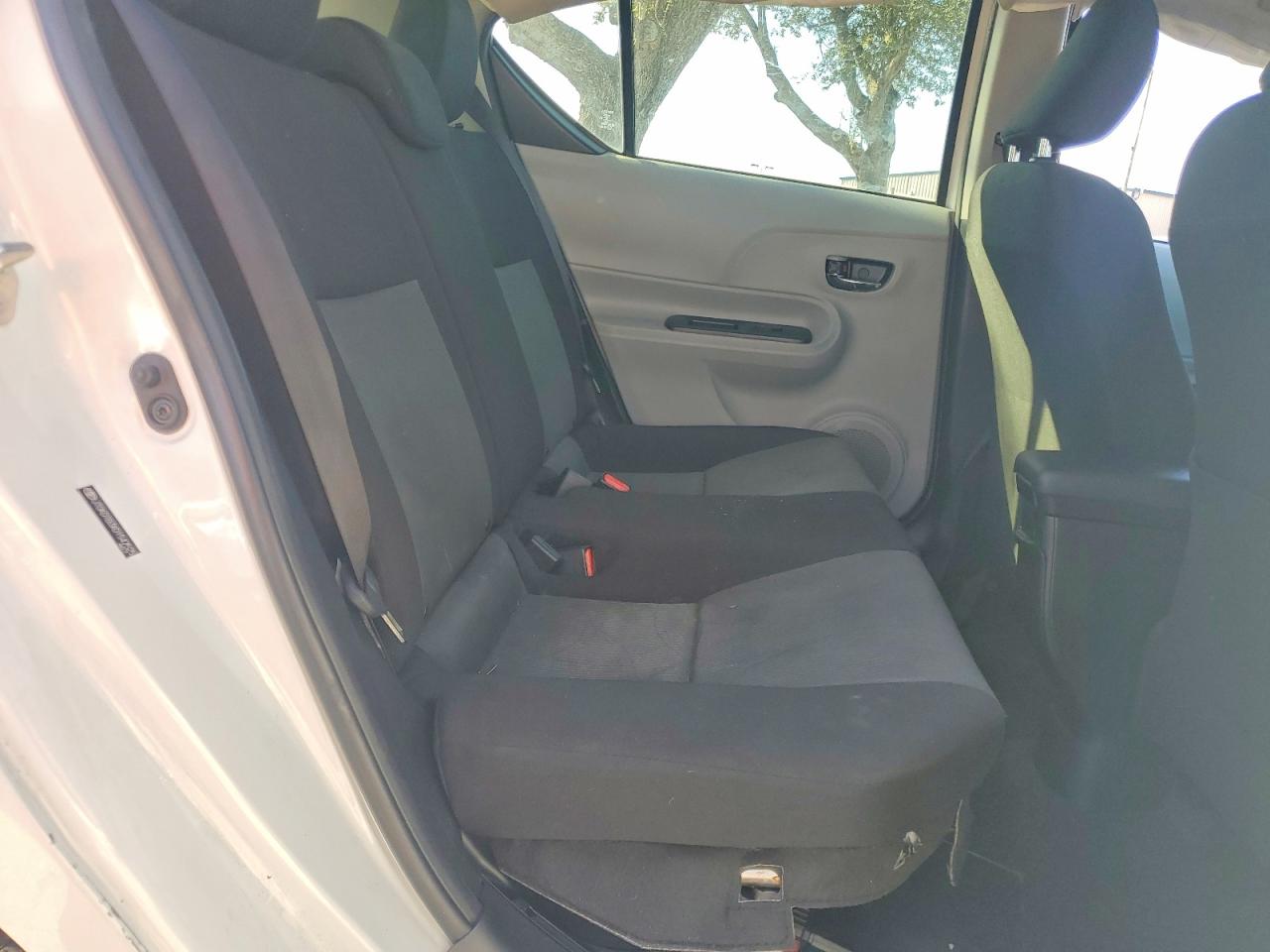 2013 TOYOTA PRIUS C photo 11