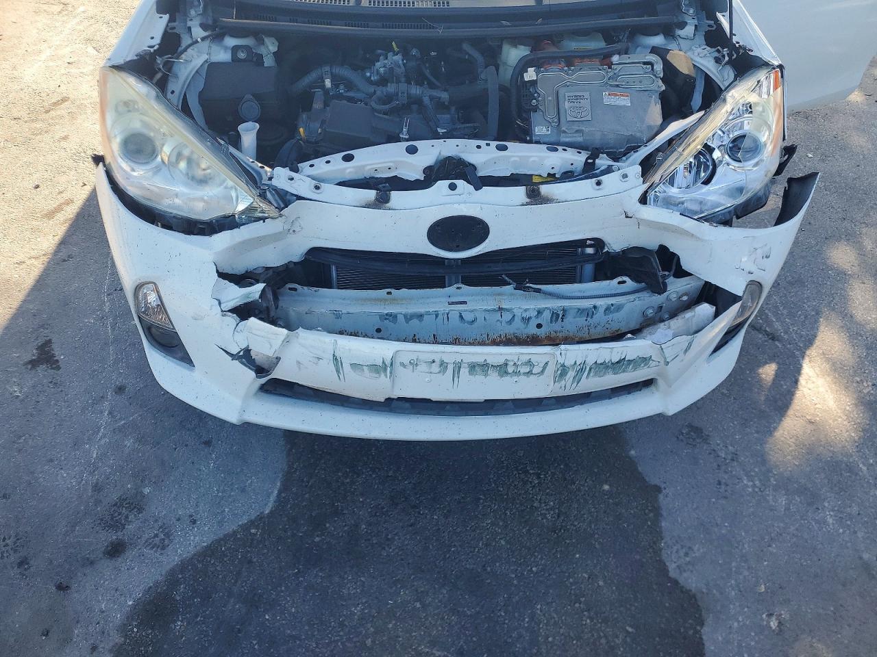2013 TOYOTA PRIUS C photo 12