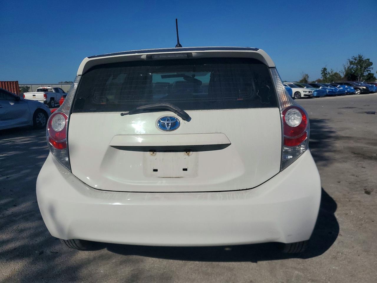 2013 TOYOTA PRIUS C photo 6