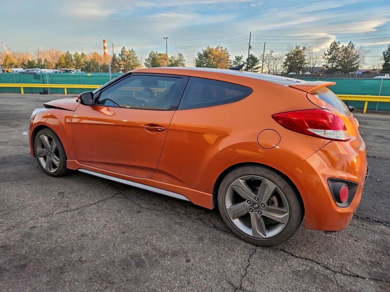 2015 HYUNDAI VELOSTER TURBO photo 2