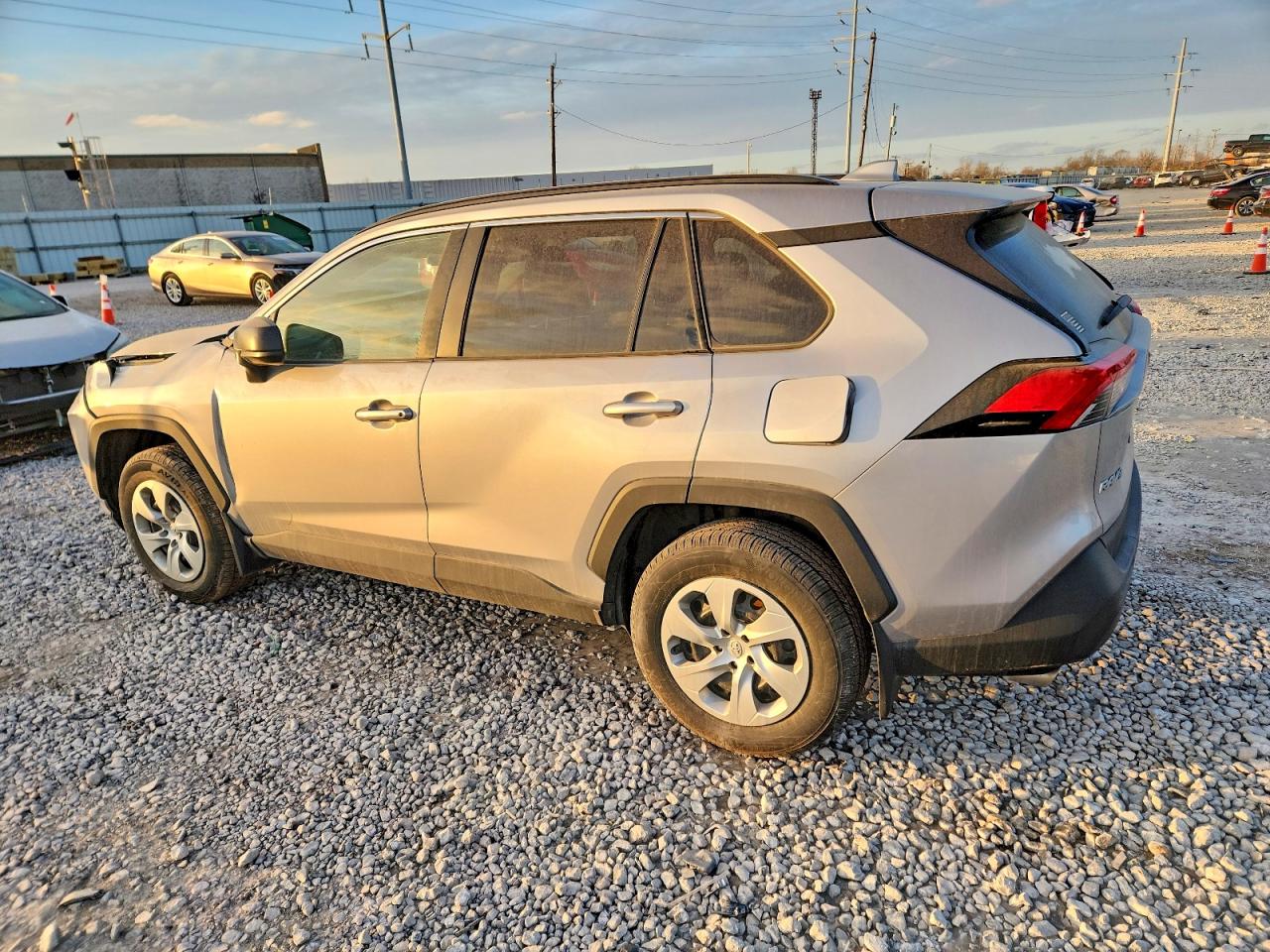 2021 TOYOTA RAV4 LE photo 2