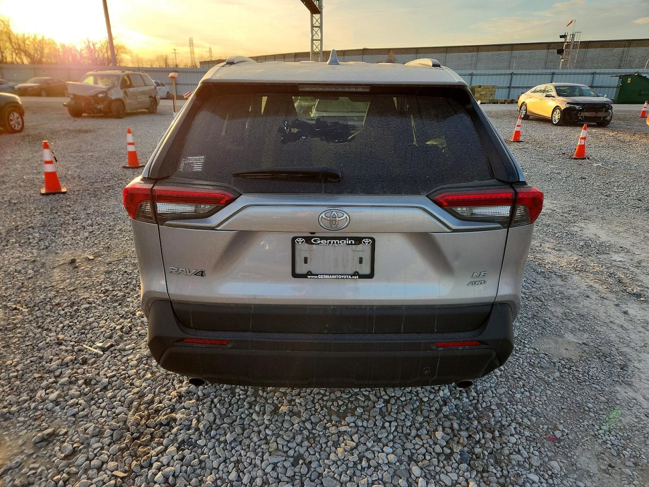 2021 TOYOTA RAV4 LE photo 6