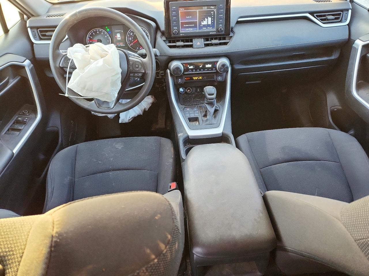 2021 TOYOTA RAV4 LE photo 8