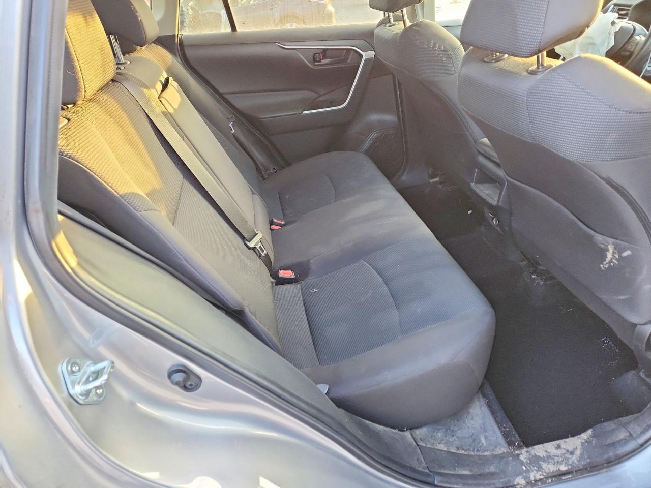 2021 TOYOTA RAV4 LE photo 11