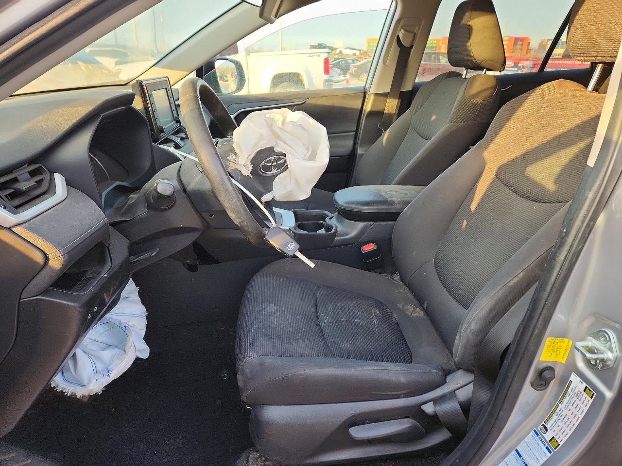2021 TOYOTA RAV4 LE photo 7