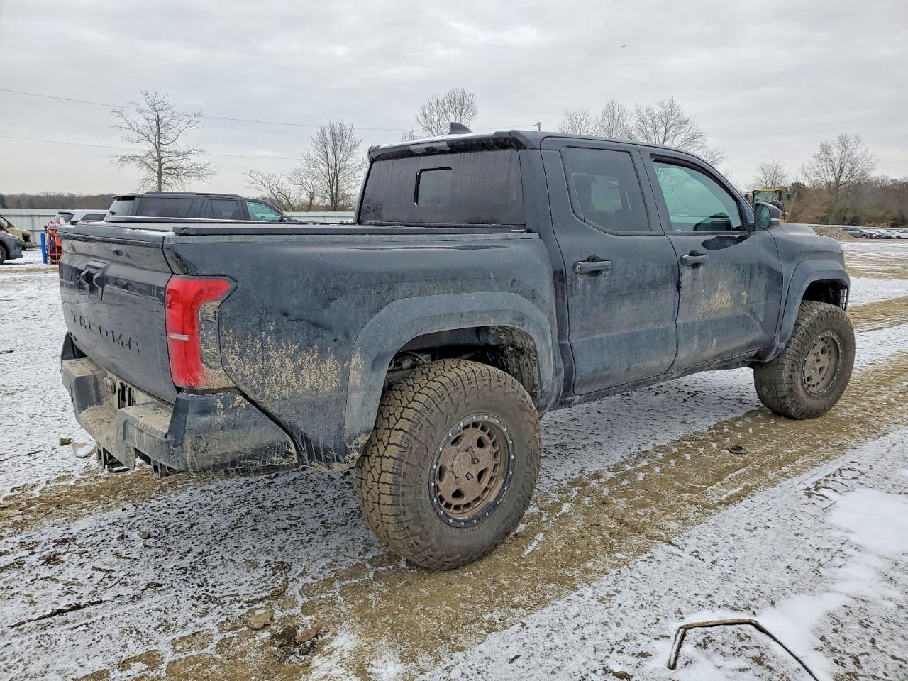 2024 TOYOTA TACOMA DOUBLE CAB photo 3