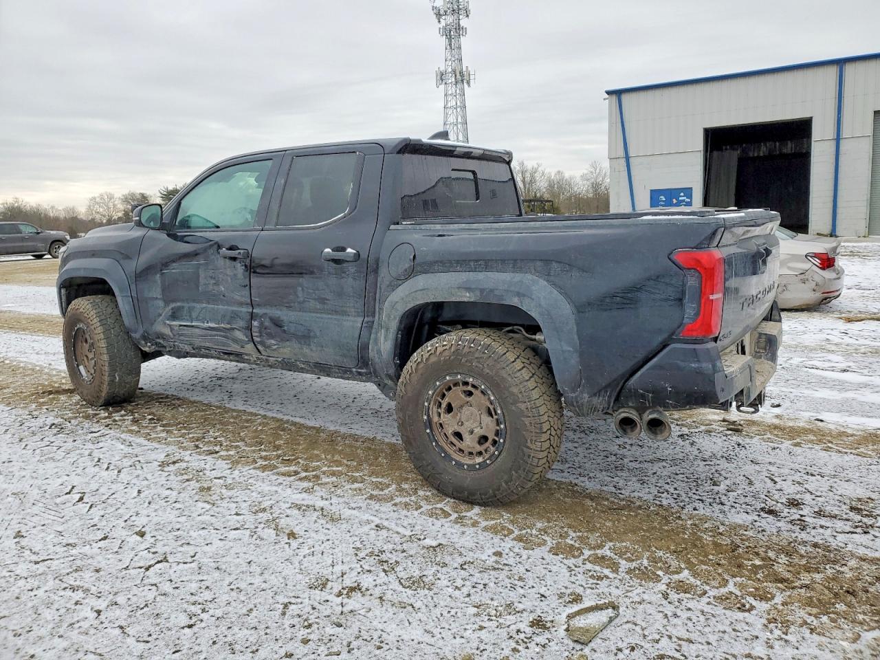 2024 TOYOTA TACOMA DOUBLE CAB photo 2