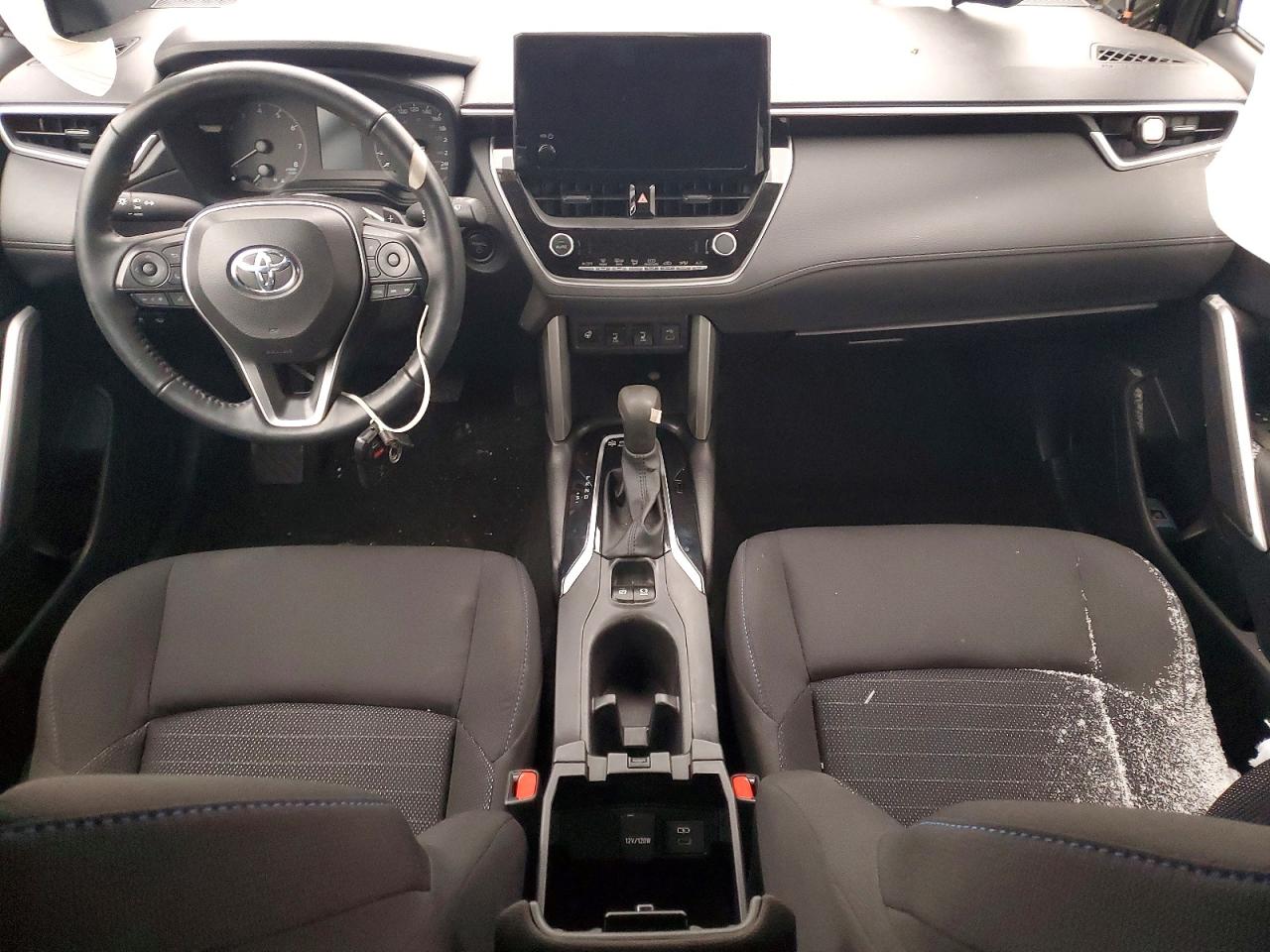 2024 TOYOTA COROLLA CROSS photo 8
