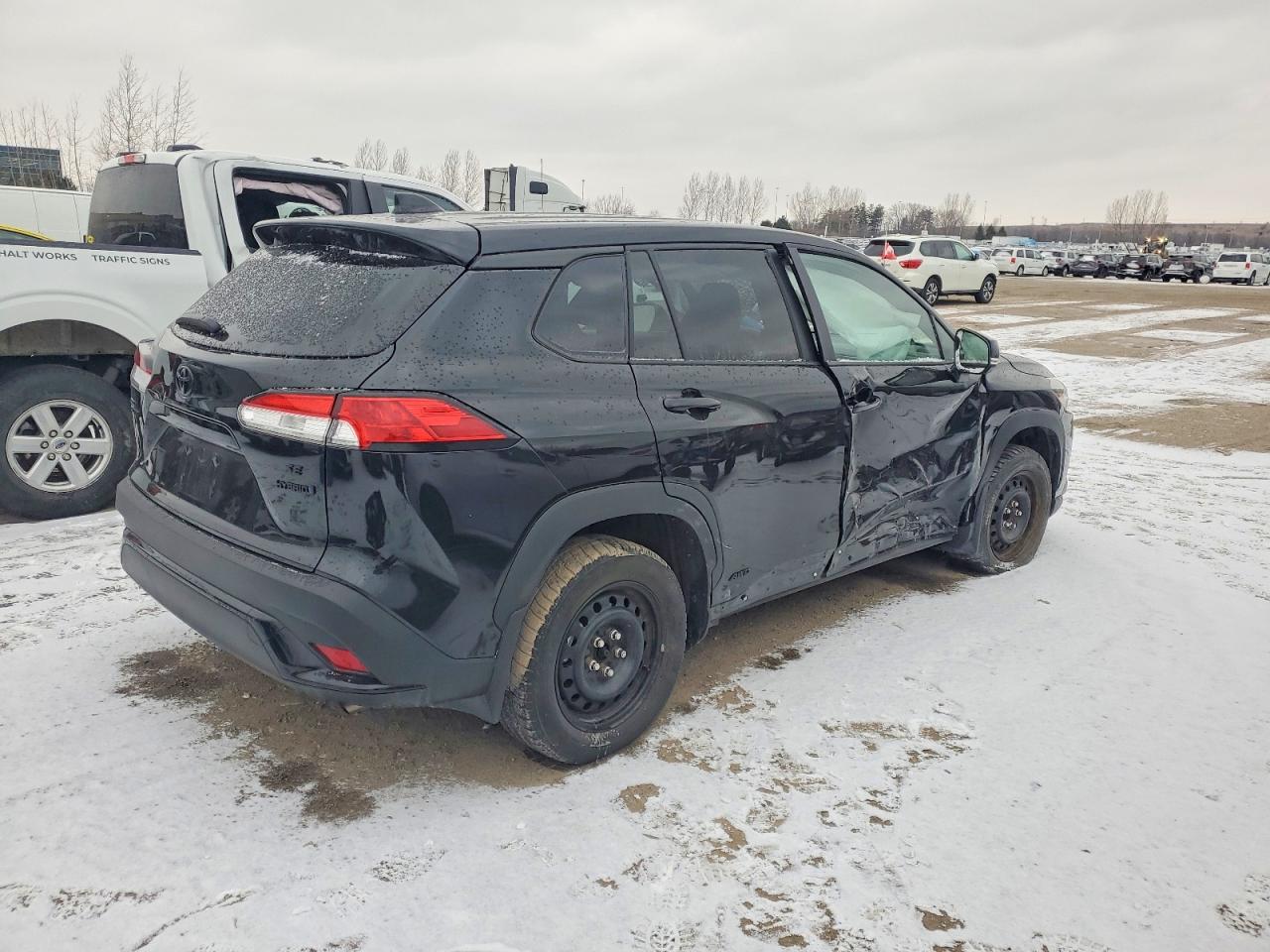 2024 TOYOTA COROLLA CROSS photo 3