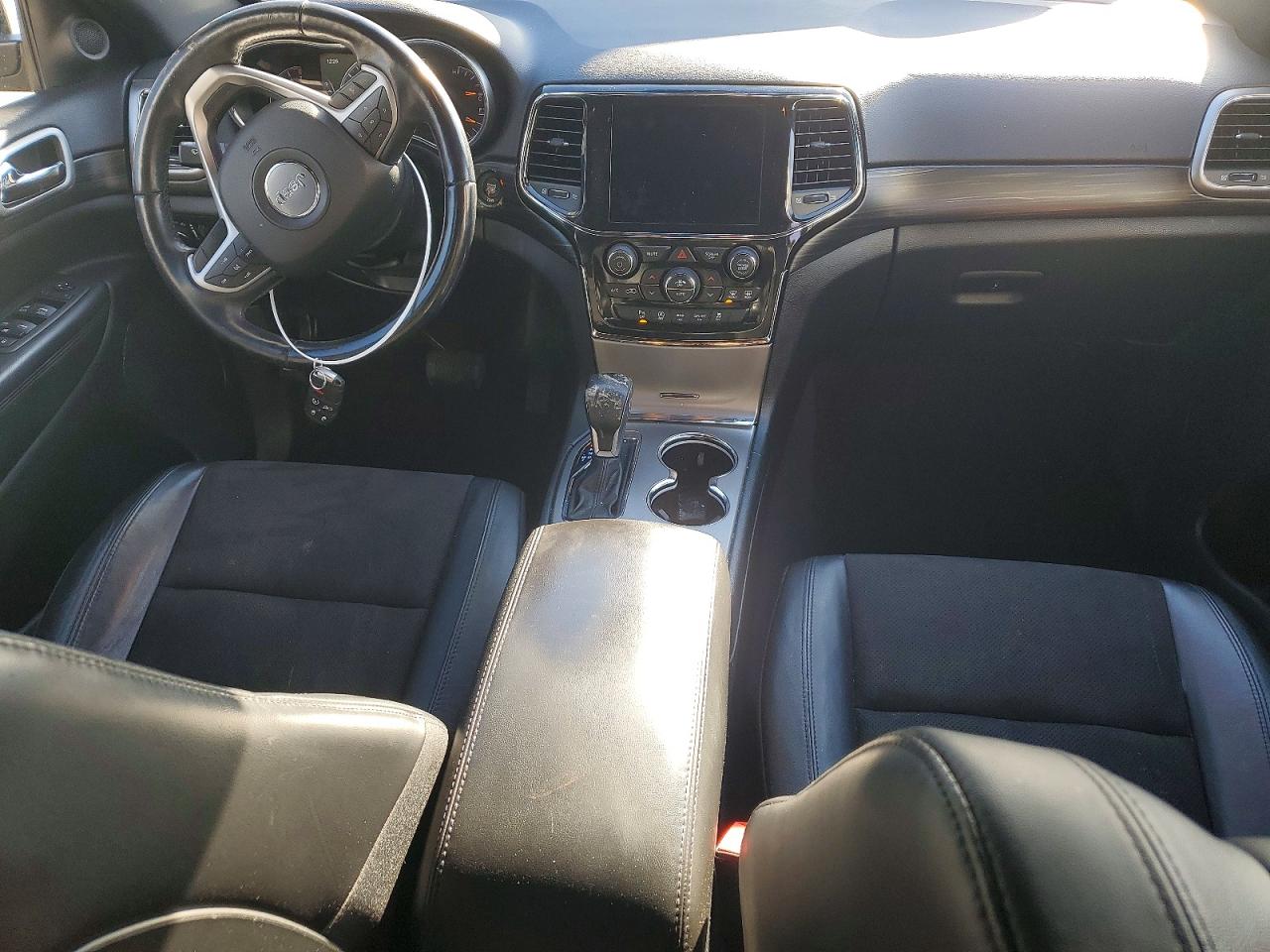 2022 JEEP GRAND CHEROKEE LAREDO E photo 8