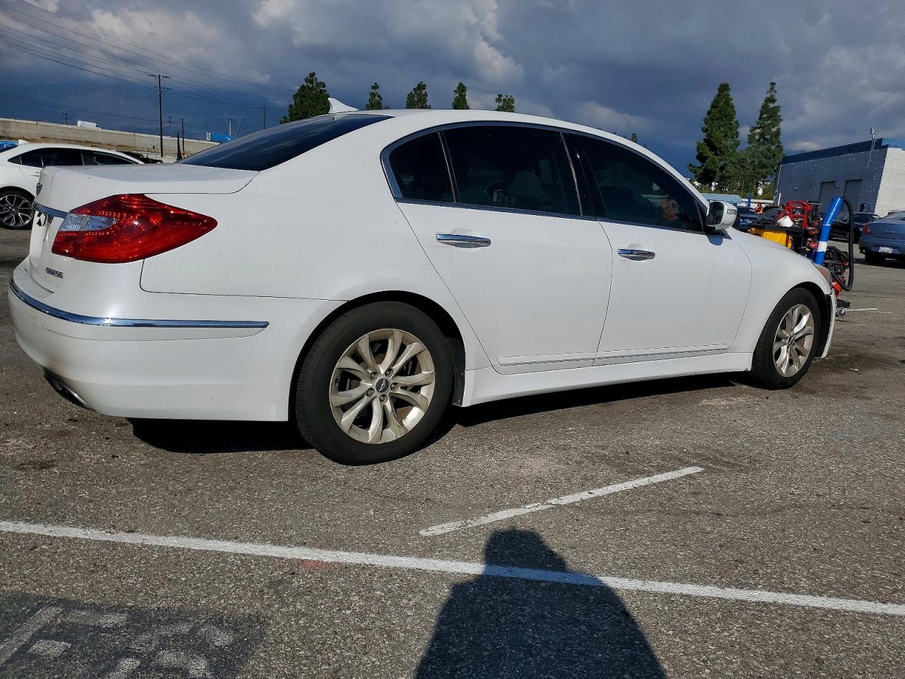 2012 HYUNDAI GENESIS 3.8L photo 3