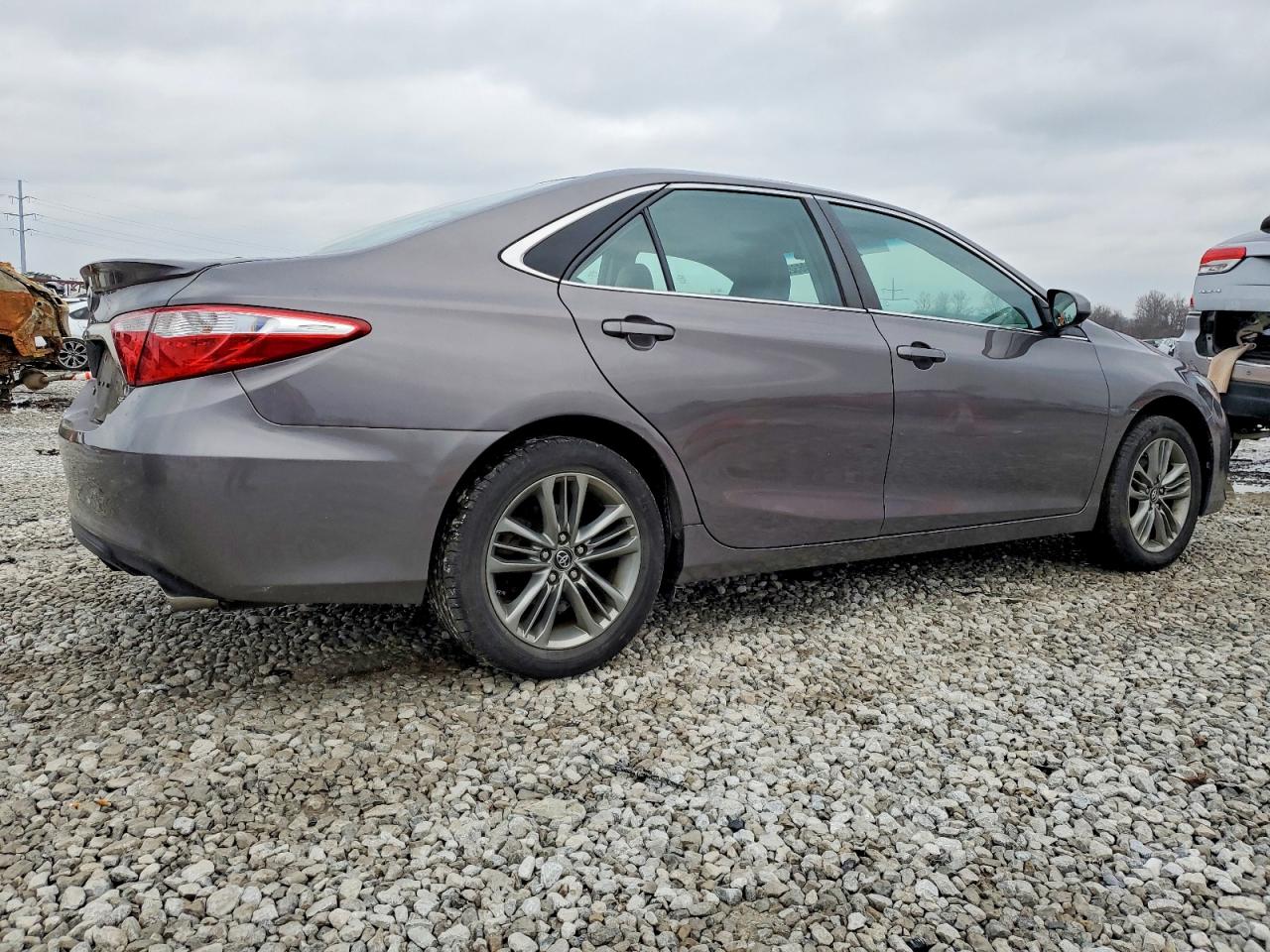 2017 TOYOTA CAMRY LE photo 3
