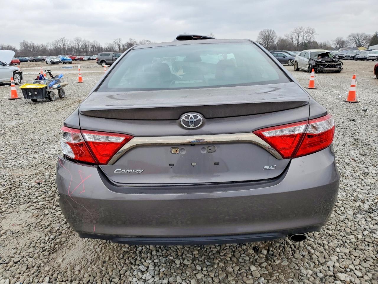 2017 TOYOTA CAMRY LE photo 6