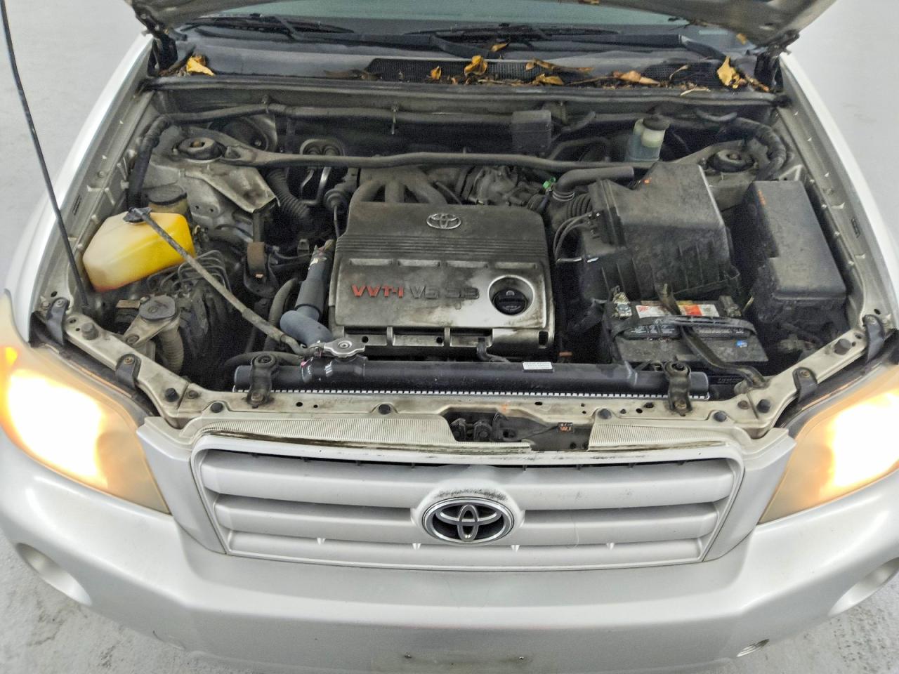 2004 TOYOTA HIGHLANDER BASE photo 12