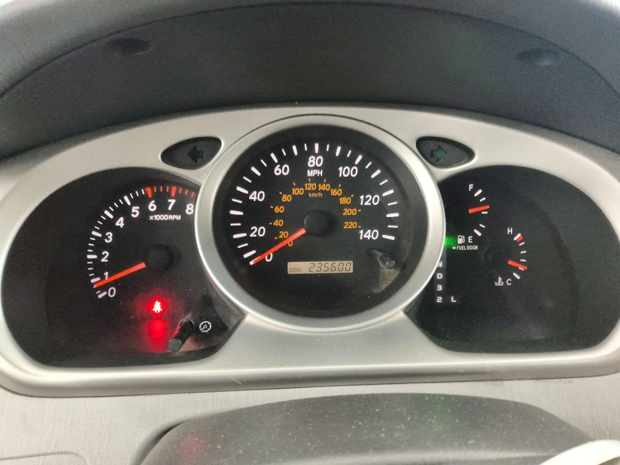 2004 TOYOTA HIGHLANDER BASE photo 9