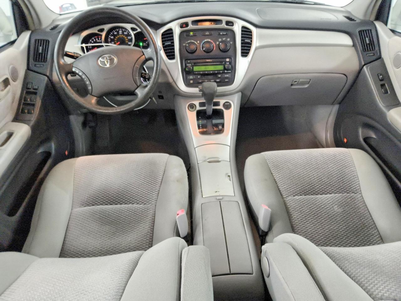 2004 TOYOTA HIGHLANDER BASE photo 8