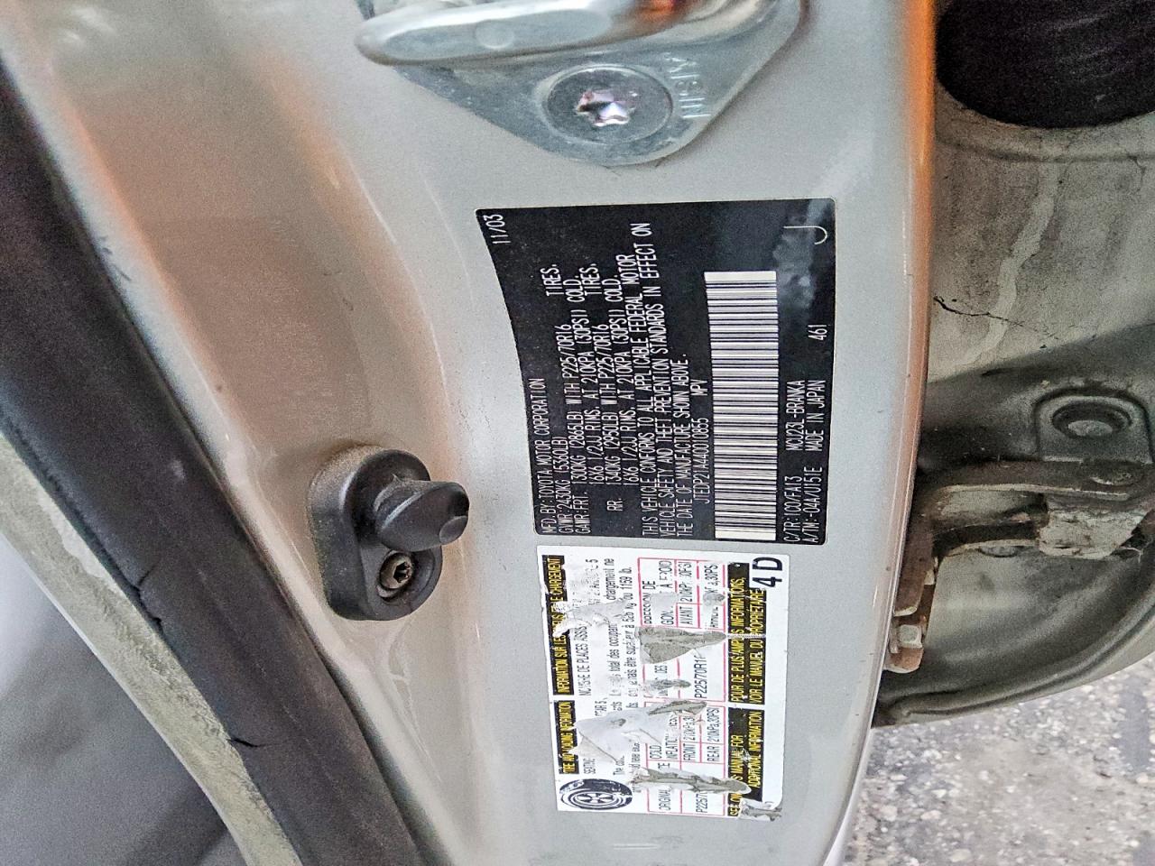 2004 TOYOTA HIGHLANDER BASE photo 13
