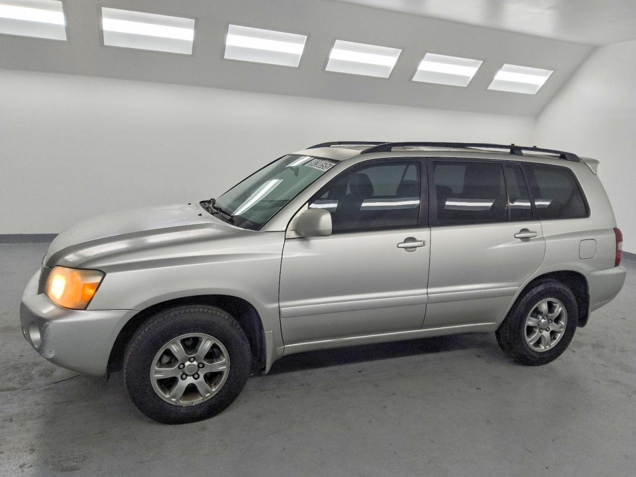 2004 TOYOTA HIGHLANDER