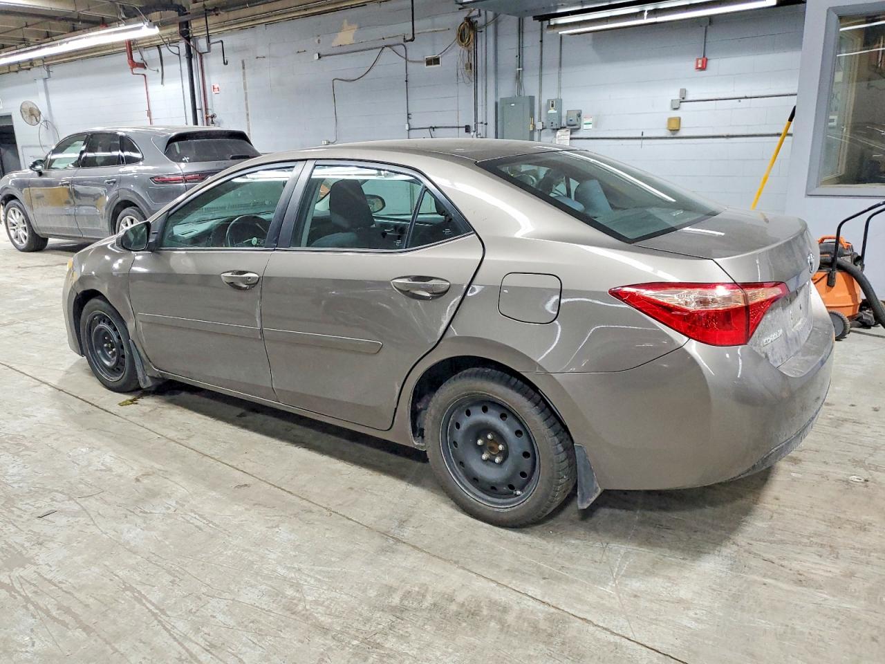 2019 TOYOTA COROLLA L photo 2