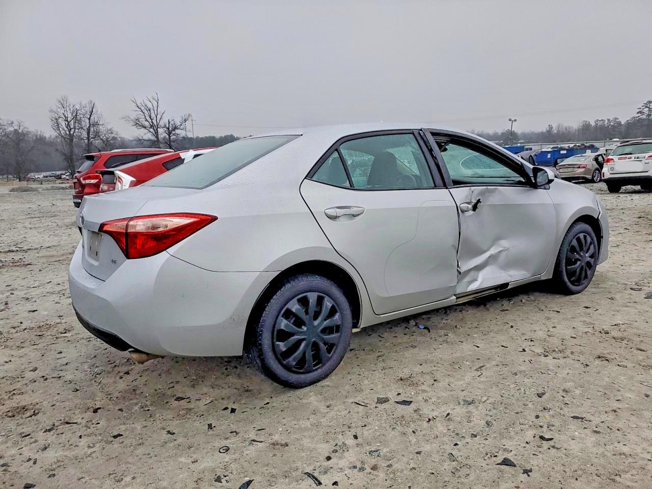 2018 TOYOTA COROLLA L photo 3