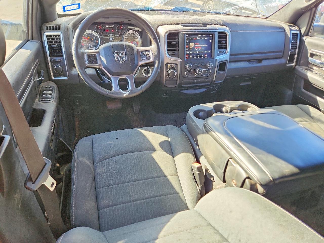2021 RAM 1500 CLASSIC SLT photo 8