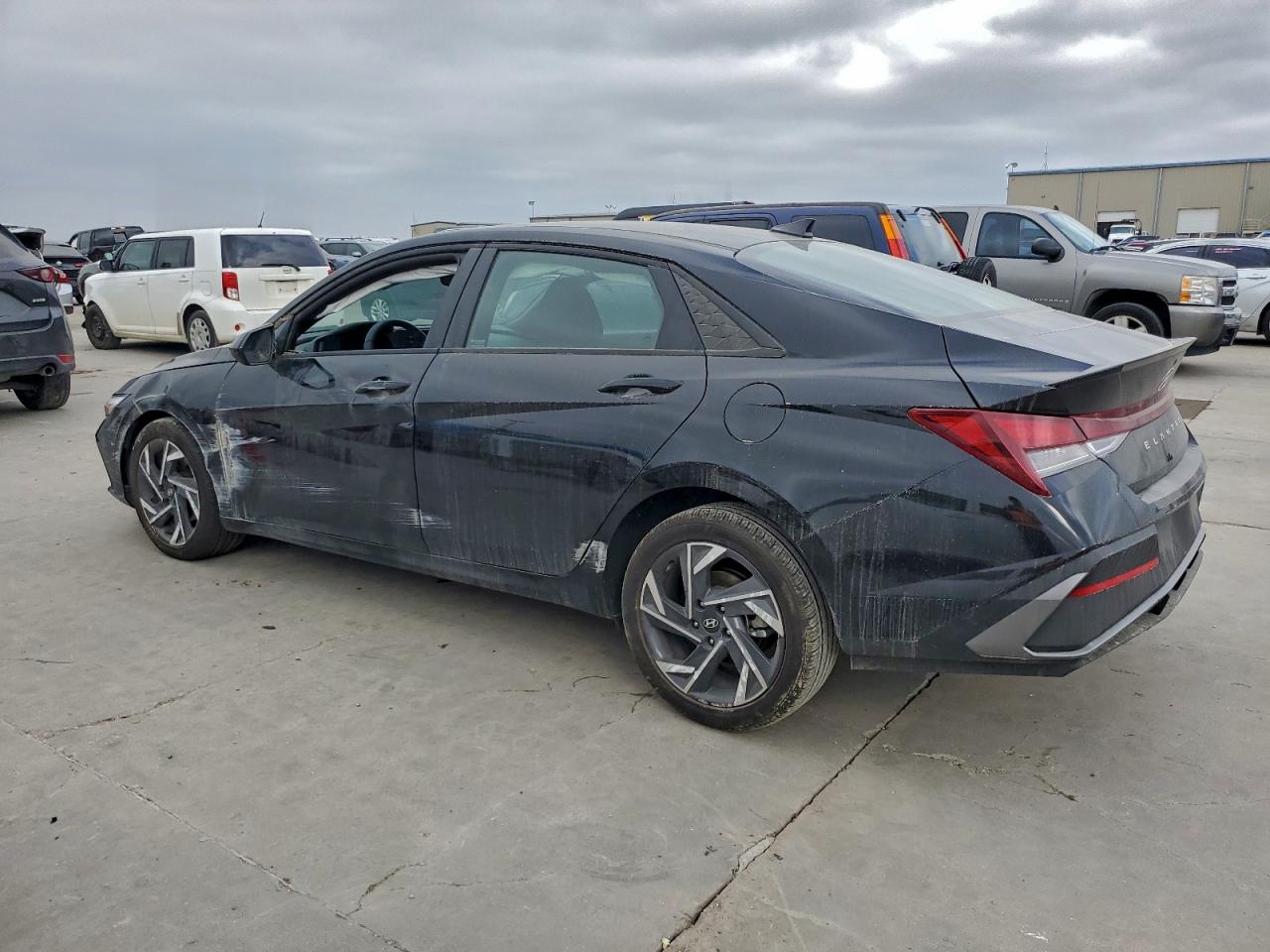 2025 HYUNDAI ELANTRA SEL SPORT photo 2