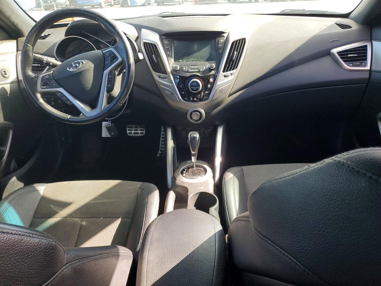 2016 HYUNDAI VELOSTER photo 8